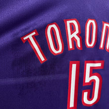 Cargar imagen en el visor de la galería, Camiseta Toronto Raptors Road 2000/01 Vince Carter #15 Champion Vintage - XL/XXL
