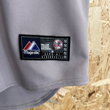 Lade das Bild in den Galerie-Viewer, Beisbolera New York Yankees Robinson Canó #24 2012/13 Road Majestic Vintage- M/L
