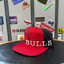 Cargar imagen en el visor de la galería, Gorra Chicago Bulls Late 90s Sports Specialties Vintage
