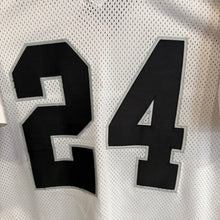 Load image into Gallery viewer, Camiseta Oakland Raiders 1998/99 Road Charles Woodson #24 Nike Vintage - XL/XXL
