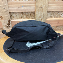 Cargar imagen en el visor de la galería, Riñonera Jurassic Park Fanny Pack 1992 Vintage
