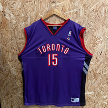 Cargar imagen en el visor de la galería, Camiseta Toronto Raptors Road 2000/01 Vince Carter #15 Champion Vintage - XL/XXL
