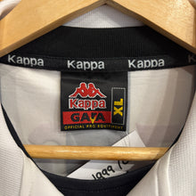Lade das Bild in den Galerie-Viewer, Camiseta Juventus 1999-00 Home Inzaghi #9 Kappa Vintage - L/XL
