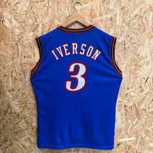 Charger l'image dans la galerie, Camiseta Philadelphia 76ers Alternate 2000/03 Allen Iverson #3 Champion Vintage - L/XL
