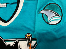 Lade das Bild in den Galerie-Viewer, Camiseta Hockey San Jose Sharks Nike Vintage - M/L
