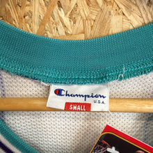 Cargar imagen en el visor de la galería, Camiseta Charlotte Hornets 1994/95 Home Larry Johnson #2 Champion Vintage - XS/S
