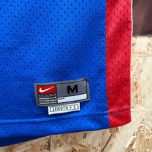 Cargar imagen en el visor de la galería, BNWOT Camiseta Detroit Pistons Road 2003/04 Darko Milicic #31 Nike Vintage - M YOUTH
