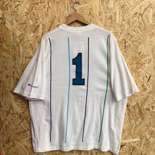 Carregar imagem no visualizador da galeria, BNWT Camiseta Charlotte Hornets 1994/97 Champion Vintage - XXL/3XL
