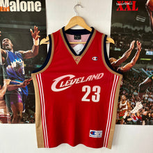Cargar imagen en el visor de la galería, Camiseta Cleveland Cavaliers Road 2009-10 Lebron James #23 Champion - M/L
