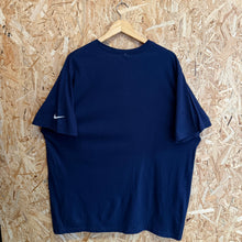 Cargar imagen en el visor de la galería, BNWOT Camiseta Tennessee Titans Y2K Nike - XL/XXL
