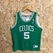 Load image into Gallery viewer, Camiseta Boston Celtics Road 2007-08 Kevin Garnett #5 Champion - L/XL
