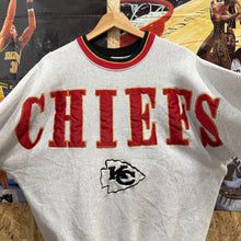 Cargar imagen en el visor de la galería, Sudadera Kansas City Chiefs “Big Spellout” Early 90s Legends Vintage - XL/XXL
