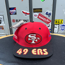 Cargar imagen en el visor de la galería, BNWT Gorra San Francisco 49ers 90s CMP Vintage
