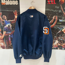 Cargar imagen en el visor de la galería, Chaqueta Bomber Satinada San Diego Padres Late 90’s Starter Vintage - L/XL
