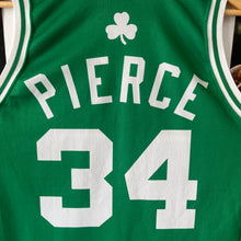 Cargar imagen en el visor de la galería, Camiseta Boston Celtics 20004-08 Road Paul Pierce #33 Champion Vintage - XS/S
