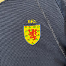 Cargar imagen en el visor de la galería, Camiseta Escocia 2000 Home Fila Vintage - L/XL

