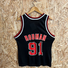 Cargar imagen en el visor de la galería, Camiseta Chicago Bulls Alternate 1995-96 Dennis Rodman #91 Champion Vintage - S/M
