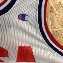 Carica l'immagine nel visualizzatore di Gallery, Camiseta USA Basketball 1992 Home Magic Johnson #15 Champion Vintage - L/XL
