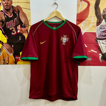 Lade das Bild in den Galerie-Viewer, Camiseta Portugal 2006 Cristiano Ronaldo #17 Nike - M/L
