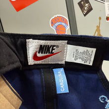 Cargar imagen en el visor de la galería, BNWOT Gorra North Carolina Tar Heels 1998 Nike Vintage
