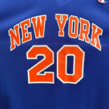 Cargar imagen en el visor de la galería, Camiseta New York Knicks 2000/02 Road Allan Houston #20 Champion Vintage - L/XL
