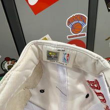 Carregar imagem no visualizador da galeria, BNWT Gorra Chicago Bulls 1994 Logo7 Vintage
