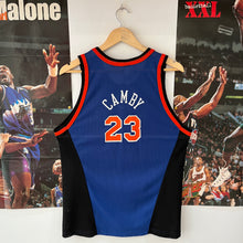 Lade das Bild in den Galerie-Viewer, Camiseta New York Knicks Road 1998-99 Marcus Camby #23 Champion Vintage - XL Youth
