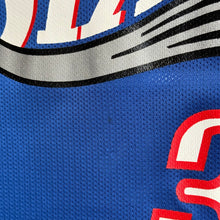 Cargar imagen en el visor de la galería, Camiseta Philadelphia 76ers Alternate 1998/99 Allen Iverson #3 Champion Vintage - L/XL
