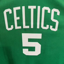 Load image into Gallery viewer, Camiseta Boston Celtics Road 2007-08 Kevin Garnett #5 Champion - L/XL

