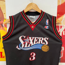 Load image into Gallery viewer, Camiseta Philadelphia 76ers Road 2000-03 Allen Iverson #3 Champion Vintage - L Youth
