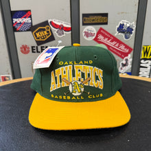 Charger l'image dans la galerie, BNWT Gorra Oakland Athletics Early 90s Eds West Vintage
