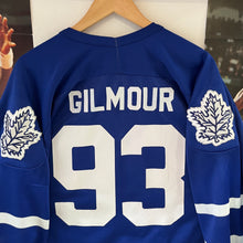 Carregar imagem no visualizador da galeria, Camiseta Toronto Maple Leafs 1991-93 Road Doug Gilmour #93 CCM Vintage - S/M
