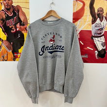 Cargar imagen en el visor de la galería, Sudadera Crewneck Cleveland Indians Lee Vintage 2000- XL/L
