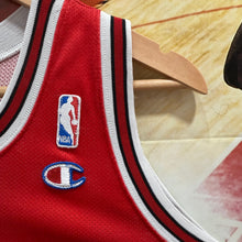 Cargar imagen en el visor de la galería, Camiseta Chicago Bulls Road 2009/10 Joakim Noah #13 Champion Vintage - M Youth
