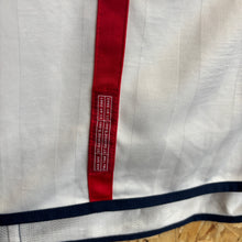 Carica l'immagine nel visualizzatore di Gallery, Camiseta Inglaterra 2002 Home Umbro Vintage - XL/XXL
