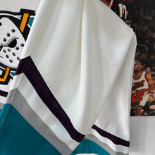 Cargar imagen en el visor de la galería, Camiseta Anaheim Mighty Ducks 1993-95 Home CCM Vintage - M/L
