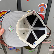 Cargar imagen en el visor de la galería, BNWOT Gorra Orlando Magic New Era 90s Vintage
