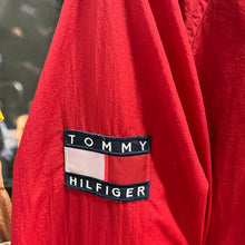 Cargar imagen en el visor de la galería, Chaqueta Tommy Hilfiger Spellout Early/Mid 90’sVintage - L/XL
