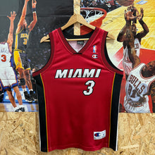 Cargar imagen en el visor de la galería, Camiseta Miami Heat 2009/10 Alternate Dwayne Wade #3 Champion Vintage - M/L
