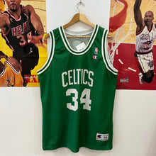 Cargar imagen en el visor de la galería, Camiseta Boston Celtics 2000-03 Road Paul Pierce #33 Champion Vintage - XL/XXL
