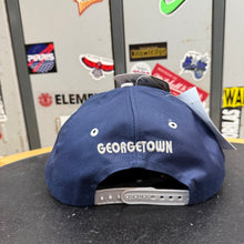 Cargar imagen en el visor de la galería, BNWT Gorra Georgetown Hoyas 90s CMP Vintage
