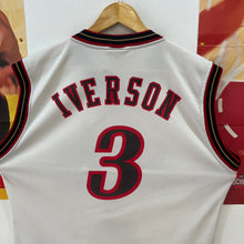Lade das Bild in den Galerie-Viewer, Camiseta Philadelphia 76ers Home 2000-03 Allen Iverson #3 Champion Vintage - L/XL
