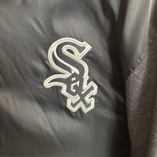 Cargar imagen en el visor de la galería, Chaqueta Bomber Chicago White Sox Majestic Y2K - L/XL
