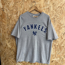 Cargar imagen en el visor de la galería, Camiseta New York Yankees 2002 Dynasty Vintage - XL/XXL
