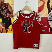 Cargar imagen en el visor de la galería, Camiseta Chicago Bulls Road 1995-96 Dennis Rodman #91 Champion Vintage - XL Youth

