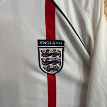 Carica l'immagine nel visualizzatore di Gallery, Camiseta Inglaterra 2002 Home Umbro Vintage - XL/XXL
