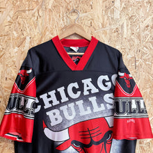 Cargar imagen en el visor de la galería, Camiseta AOP Chicago Bulls 90s Nutmeg Mills Vintage - XL/XXL
