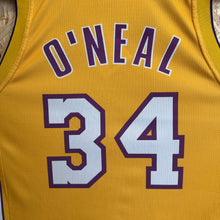 Cargar imagen en el visor de la galería, Camiseta Los Angeles Lakers 1998/99 Home Shaquille O’Neal #34 Champion Vintage - M/L
