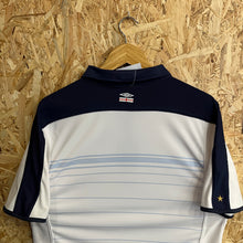 Cargar imagen en el visor de la galería, Camiseta Reversible Inglaterra 2003-05 Home Umbro Vintage - M/L
