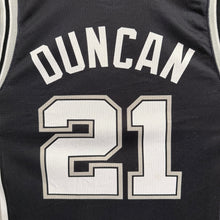 Carregar imagem no visualizador da galeria, Camiseta San Antonio Spurs 2000/03 Road Tim Duncan #21 Champion Vintage - M/L

